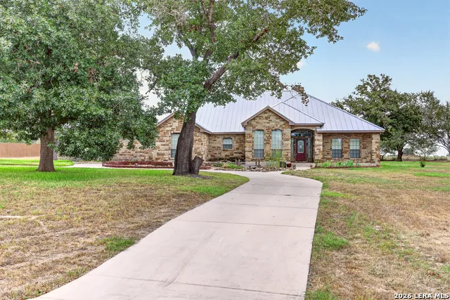 144 Abrego Lake Floresville, TX 78114