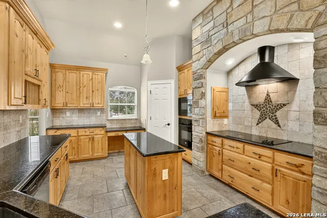 144 Abrego Lake Floresville, TX 78114
