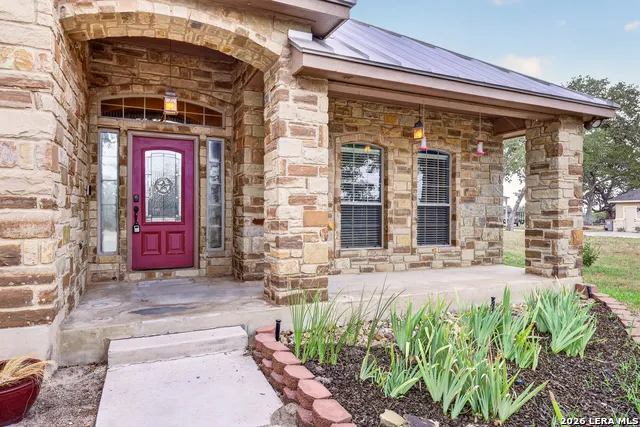 144 Abrego Lake Floresville, TX 78114
