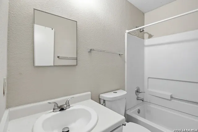30 McLennan Oak San Antonio, TX 78240