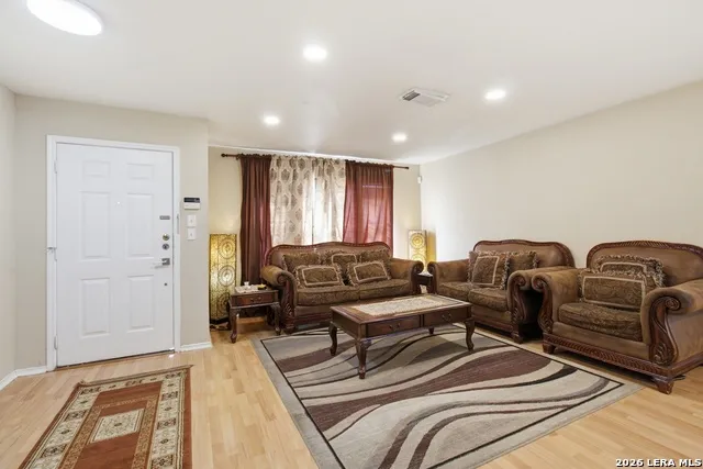 30 McLennan Oak San Antonio, TX 78240