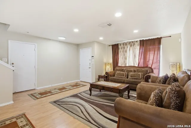 30 McLennan Oak San Antonio, TX 78240