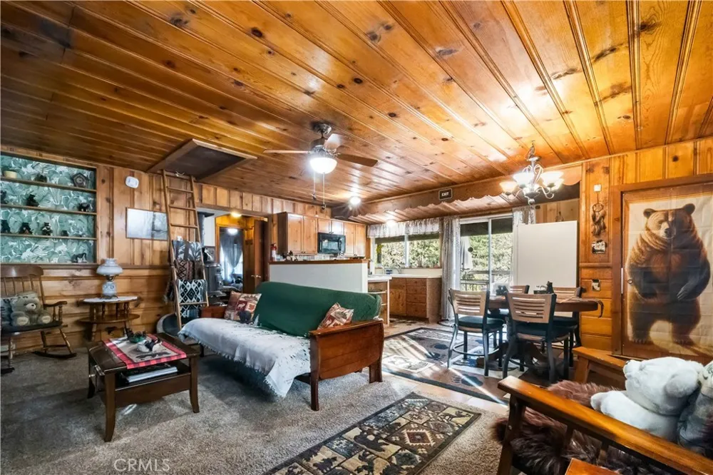 53985 Pine Crest Idyllwild, CA 92549