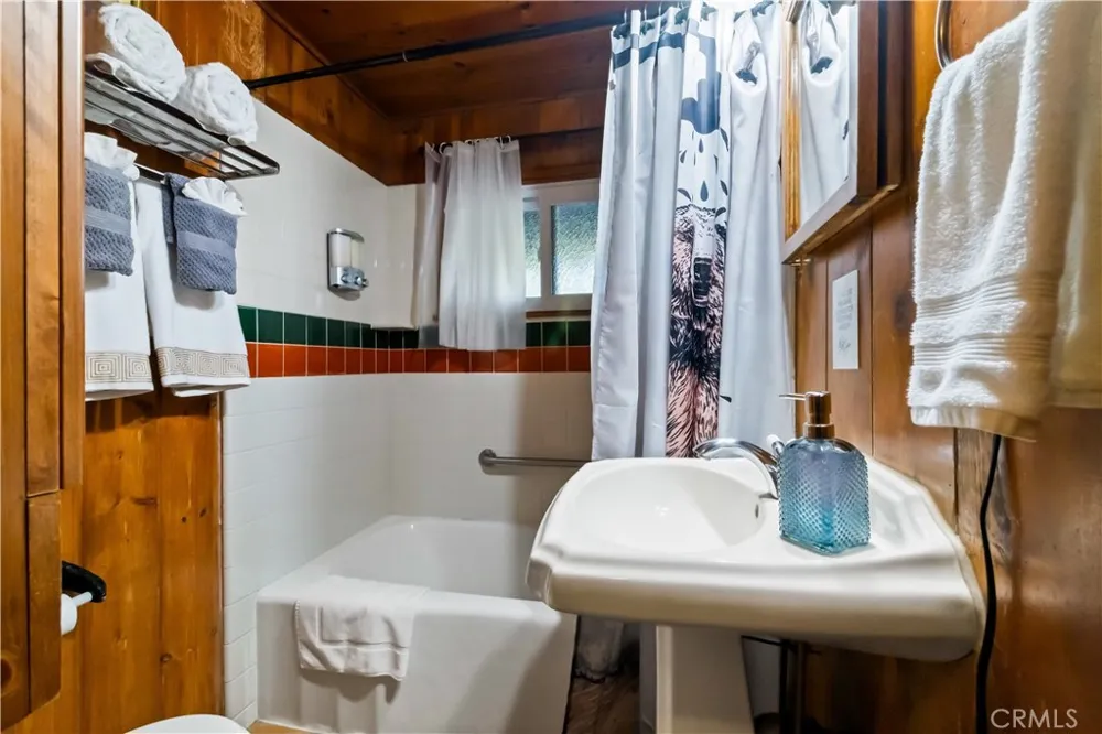 53985 Pine Crest Idyllwild, CA 92549