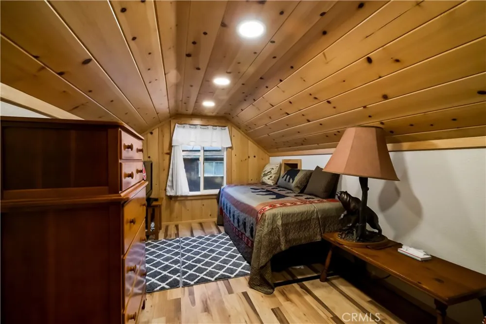 53985 Pine Crest Idyllwild, CA 92549