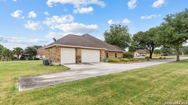 192 COPPER RIDGE DR La Vernia, TX 78121