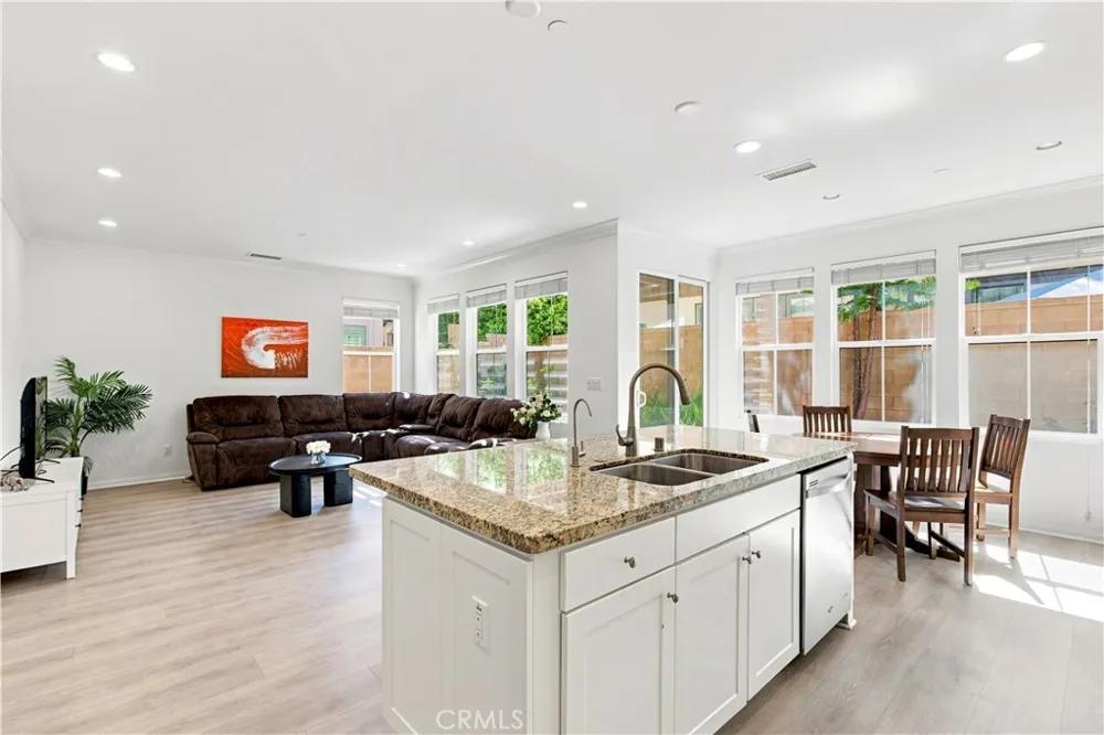 73 Wildvine Irvine, CA 92620