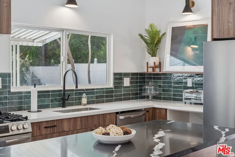 547 Farrell Drive Palm Springs, CA 92262