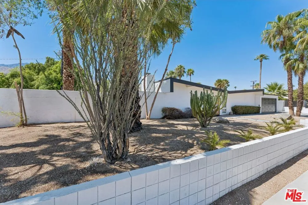 547 Farrell Drive Palm Springs, CA 92262