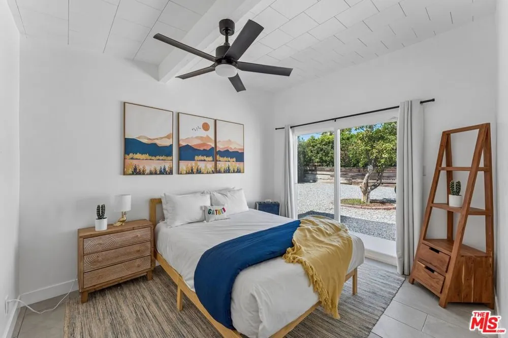 547 Farrell Drive Palm Springs, CA 92262