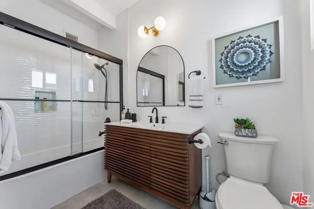 547 Farrell Drive Palm Springs, CA 92262