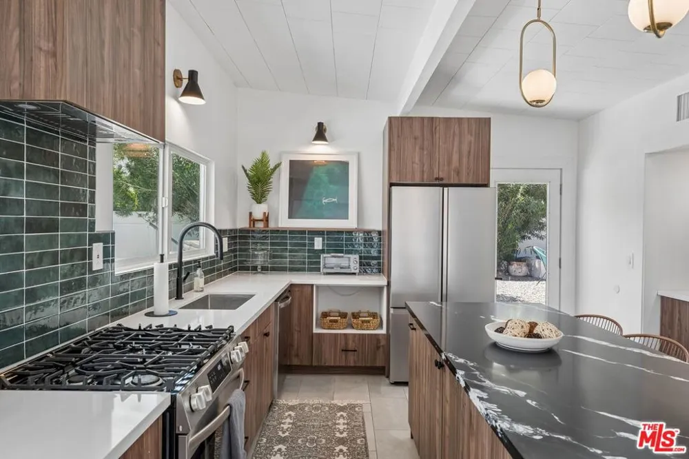 547 Farrell Drive Palm Springs, CA 92262