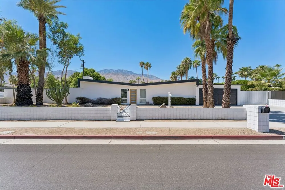 547 Farrell Drive Palm Springs, CA 92262