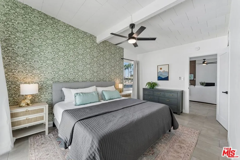 547 Farrell Drive Palm Springs, CA 92262