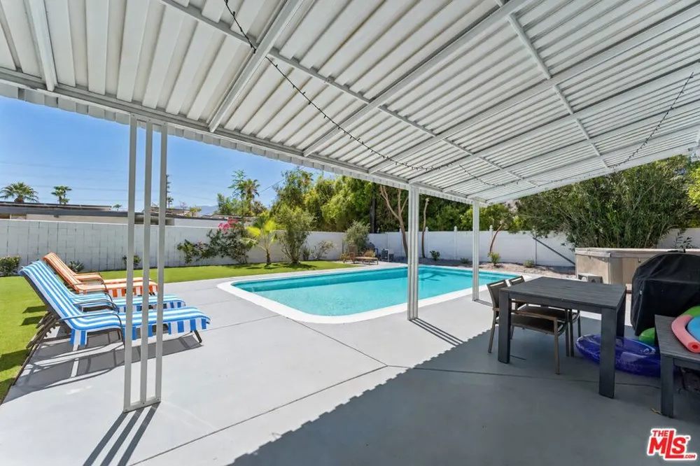 547 Farrell Drive Palm Springs, CA 92262