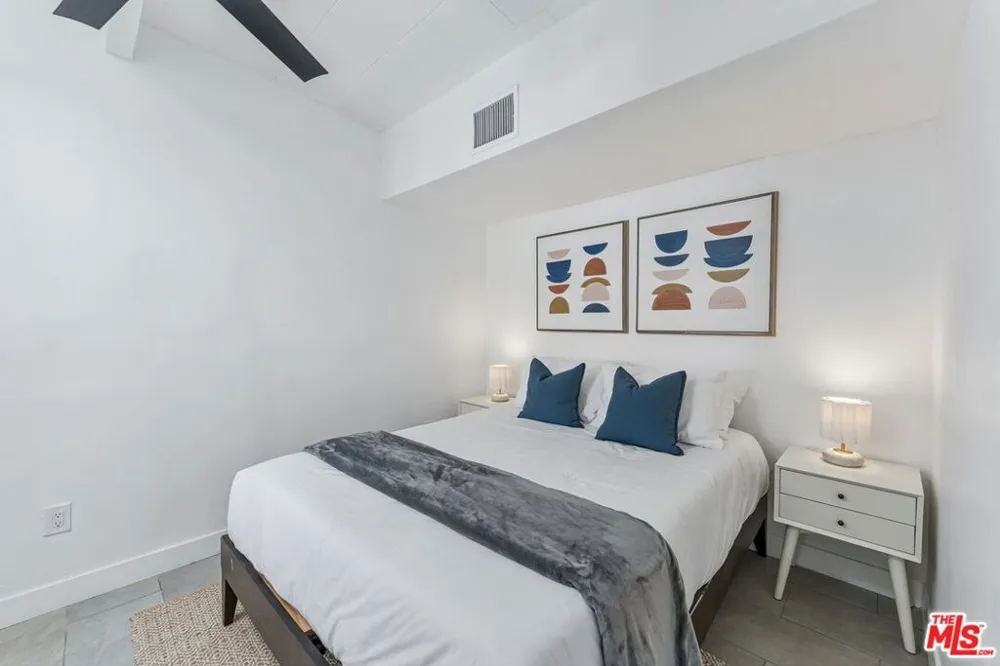 547 Farrell Drive Palm Springs, CA 92262