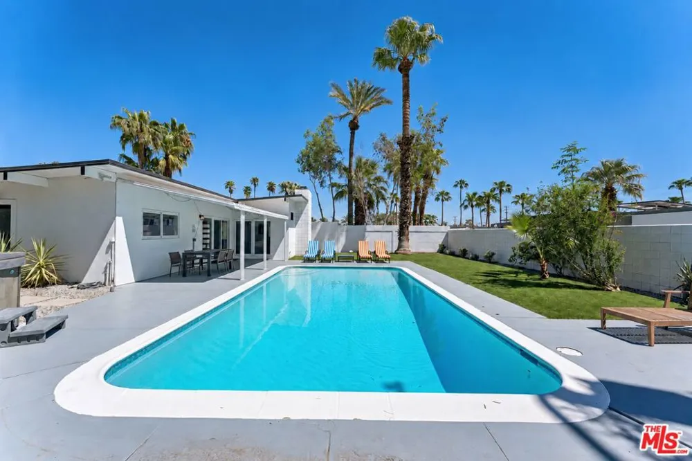 547 Farrell Drive Palm Springs, CA 92262