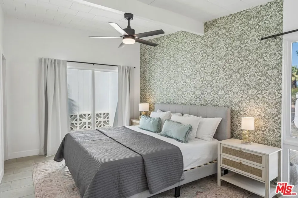 547 Farrell Drive Palm Springs, CA 92262