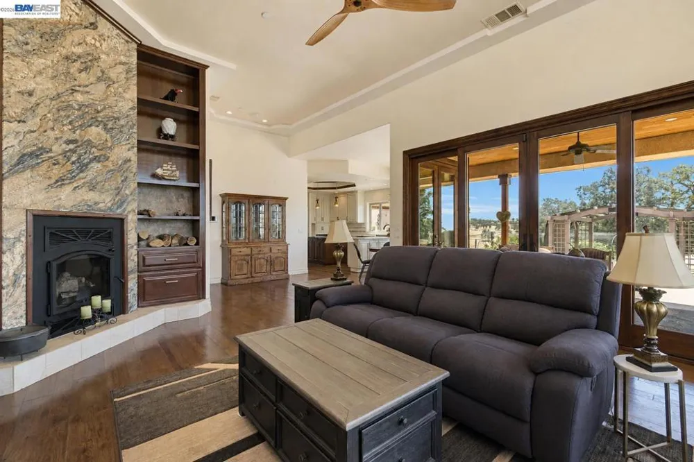 34310 Barn Owl Rd Raymond, CA 93653