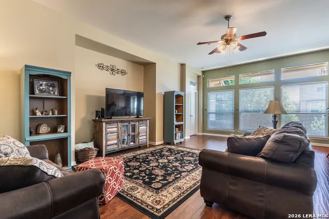 305 HILTON DR Cibolo, TX 78108