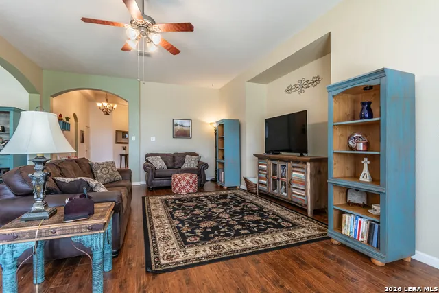 305 HILTON DR Cibolo, TX 78108