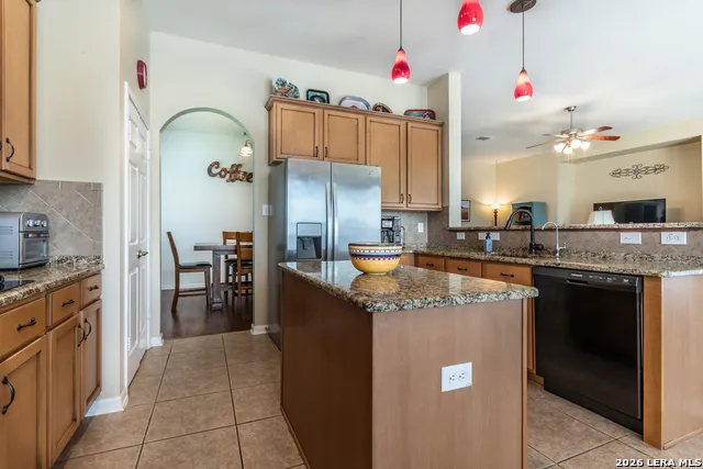 305 HILTON DR Cibolo, TX 78108