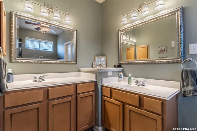 305 HILTON DR Cibolo, TX 78108