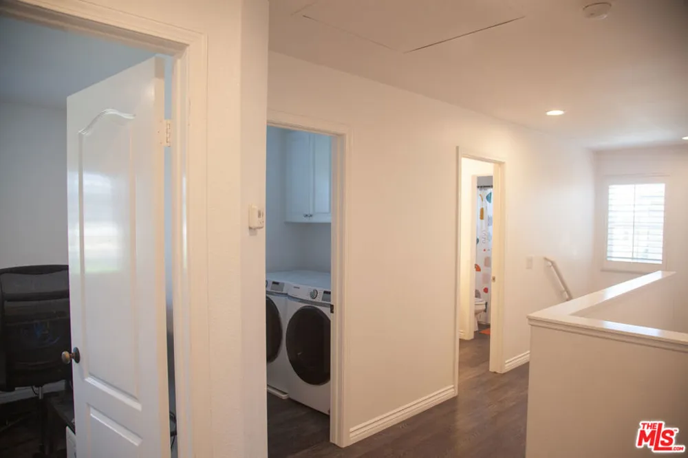 9135 S Cullen Way Inglewood, CA 90305