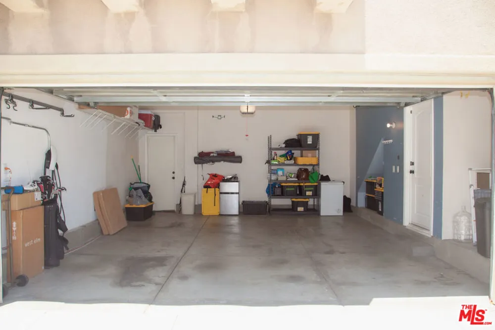 9135 S Cullen Way Inglewood, CA 90305