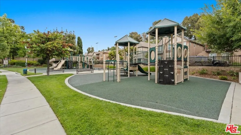 9135 S Cullen Way Inglewood, CA 90305