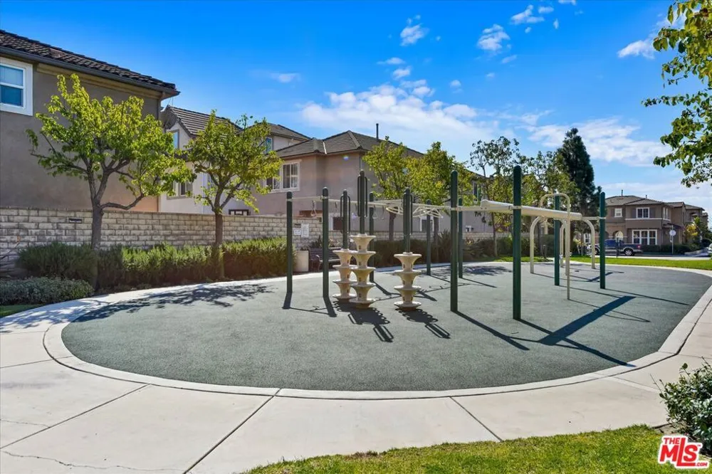 9135 S Cullen Way Inglewood, CA 90305