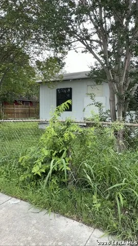 1434 E Chavaneaux San Antonio, TX 78214