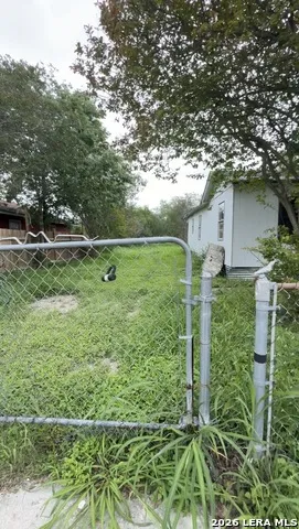 1434 E Chavaneaux San Antonio, TX 78214
