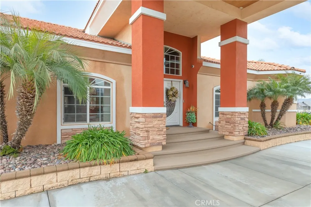 947 W Commonwealth Avenue Hemet, CA 92543