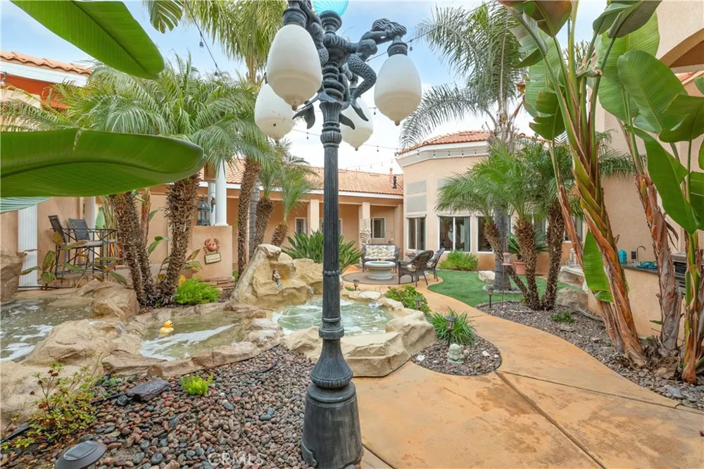 947 W Commonwealth Avenue Hemet, CA 92543