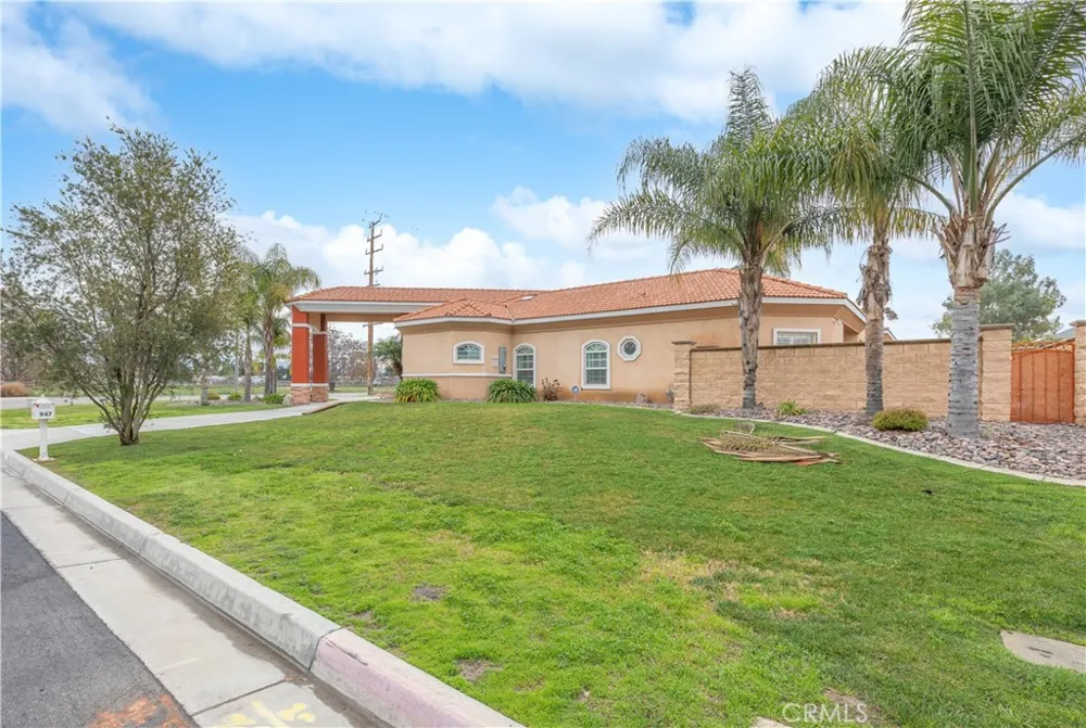 947 W Commonwealth Avenue Hemet, CA 92543
