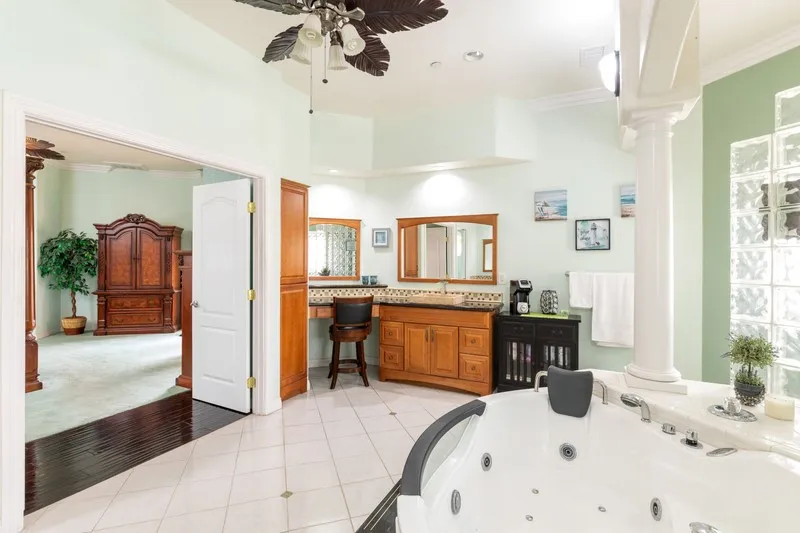 947 W Commonwealth Avenue Hemet, CA 92543