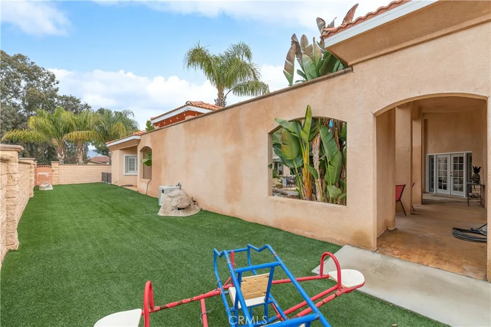 947 W Commonwealth Avenue Hemet, CA 92543