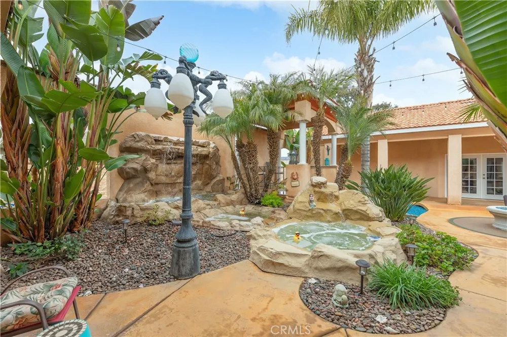 947 W Commonwealth Avenue Hemet, CA 92543