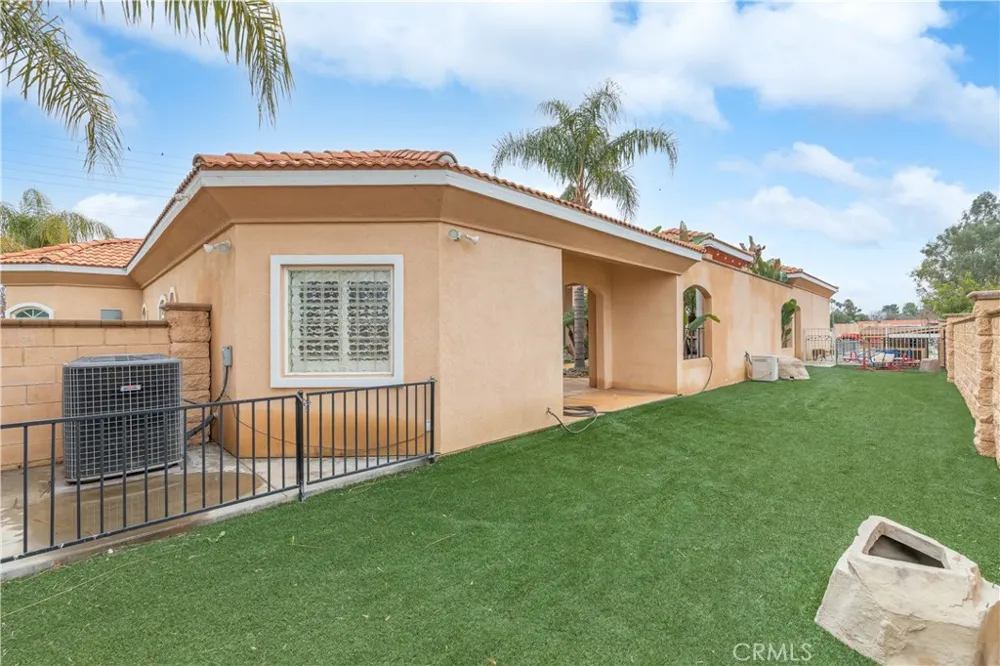 947 W Commonwealth Avenue Hemet, CA 92543