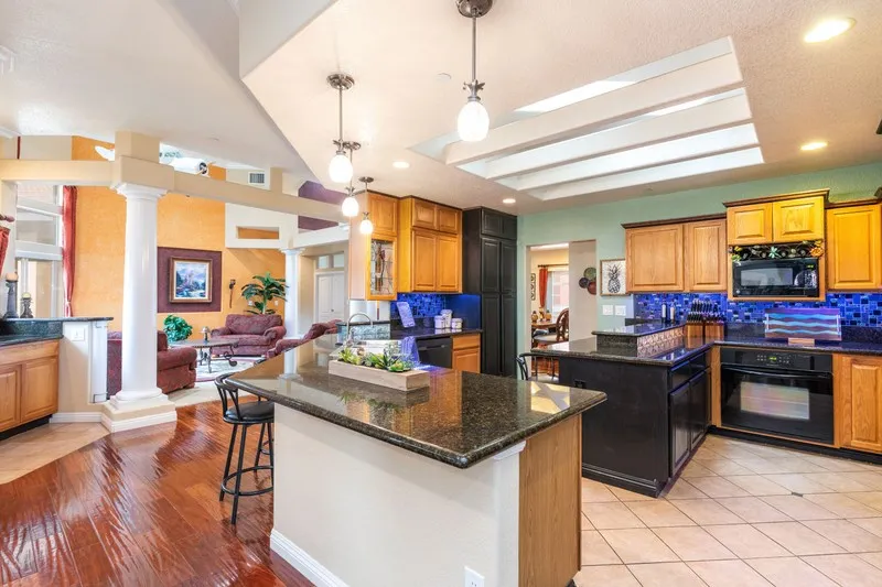 947 W Commonwealth Avenue Hemet, CA 92543