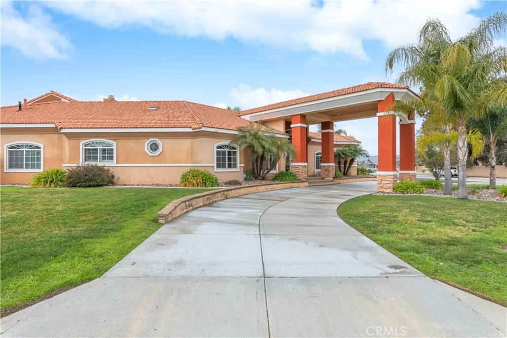 947 W Commonwealth Avenue Hemet, CA 92543