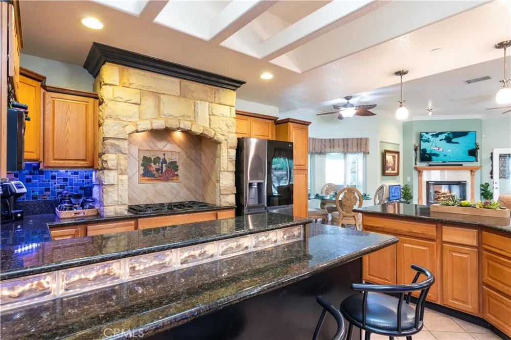 947 W Commonwealth Avenue Hemet, CA 92543