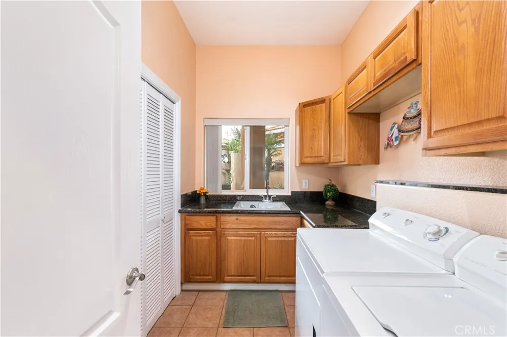 947 W Commonwealth Avenue Hemet, CA 92543