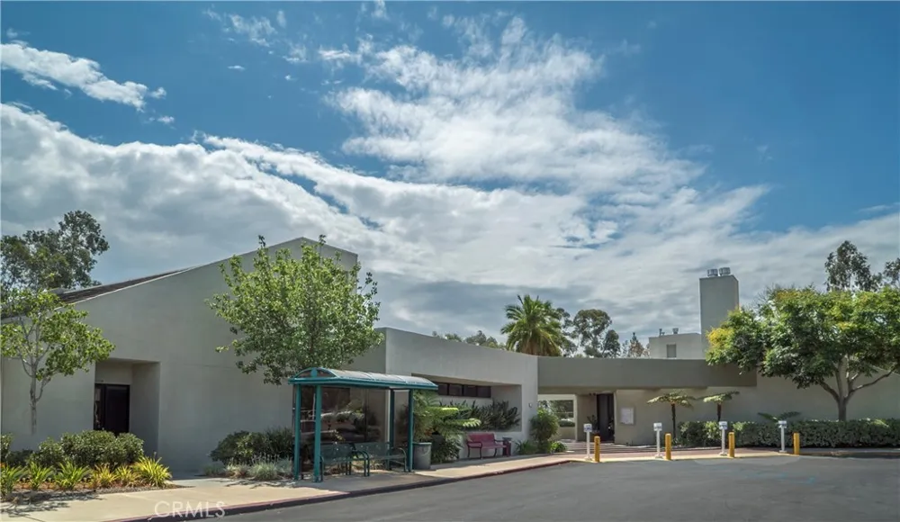 2200 Via Mariposa E Laguna Woods, CA 92637