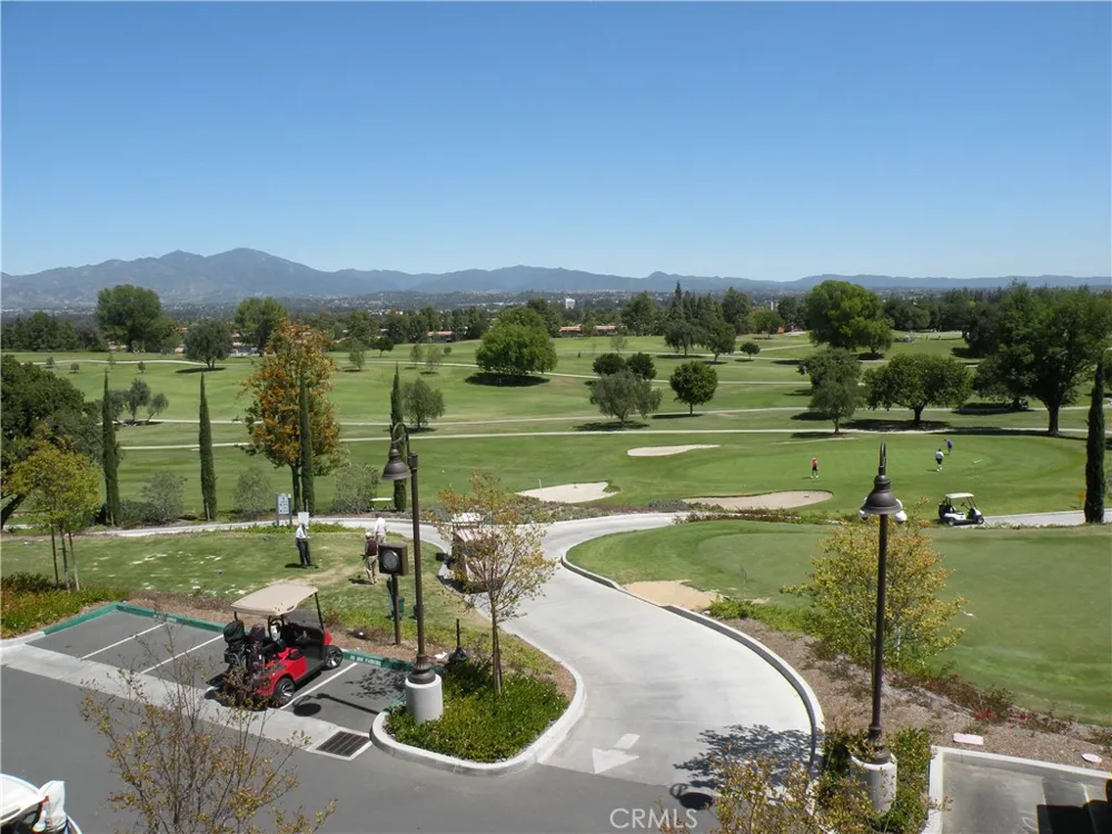2200 Via Mariposa E Laguna Woods, CA 92637