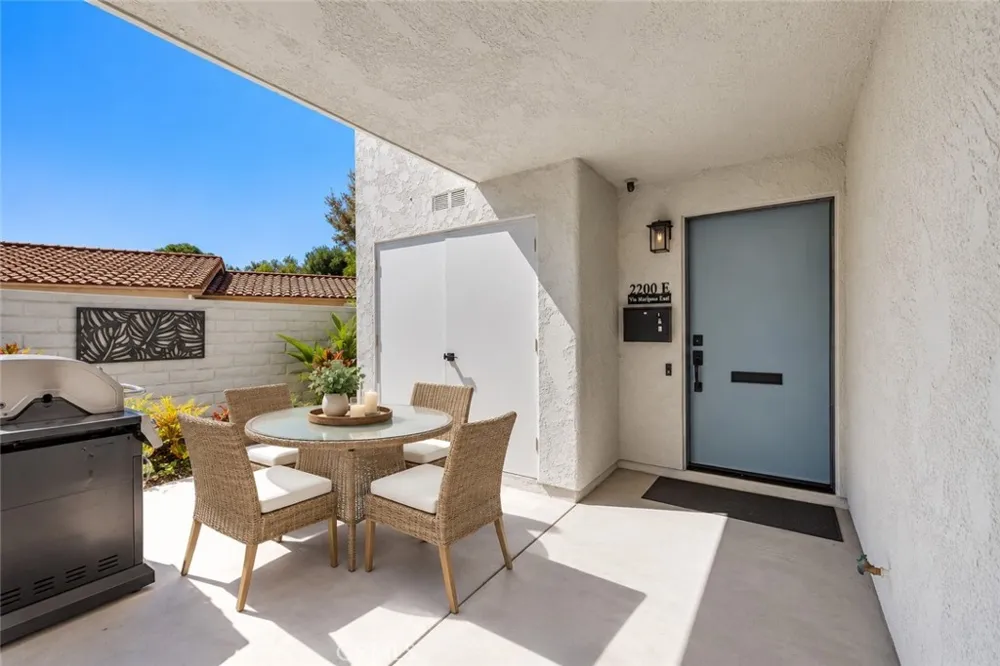 2200 Via Mariposa E Laguna Woods, CA 92637