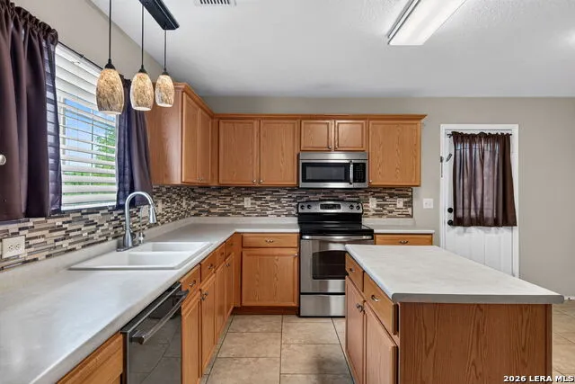 8807 LAGUNA FLS San Antonio, TX 78251