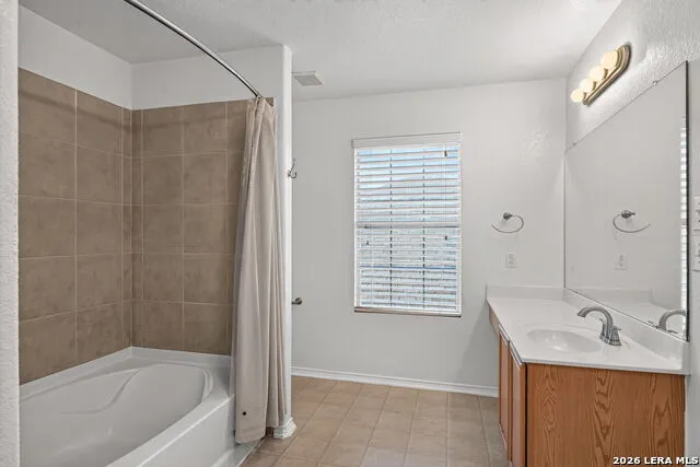 8807 LAGUNA FLS San Antonio, TX 78251