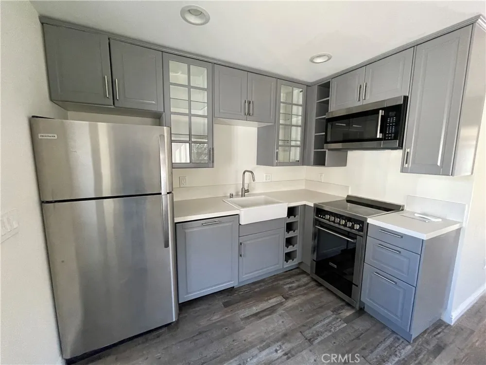 22018 Martinez St Woodland Hills, CA 91364